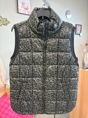 GAP Quilted Puffer Vest in Olive and Black Leopard